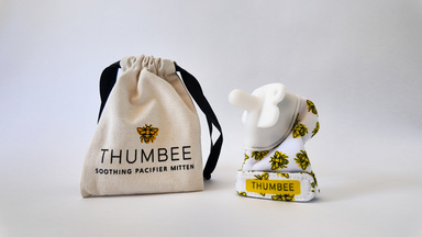 Thumbee Mitt Prodcut and Bag